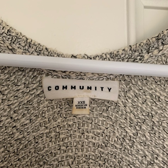 Community Ionic Cape - Picture 7 of 7
